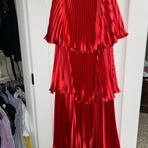 Elegant Red Pleated skirt with slit